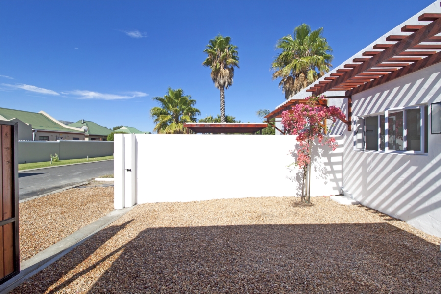 3 Bedroom Property for Sale in Milkwood Park Western Cape